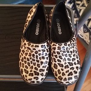 Brand new girls clogs